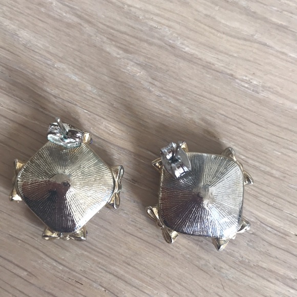 SALE!!  🛍Vintage Square Earrings - Picture 4 of 4